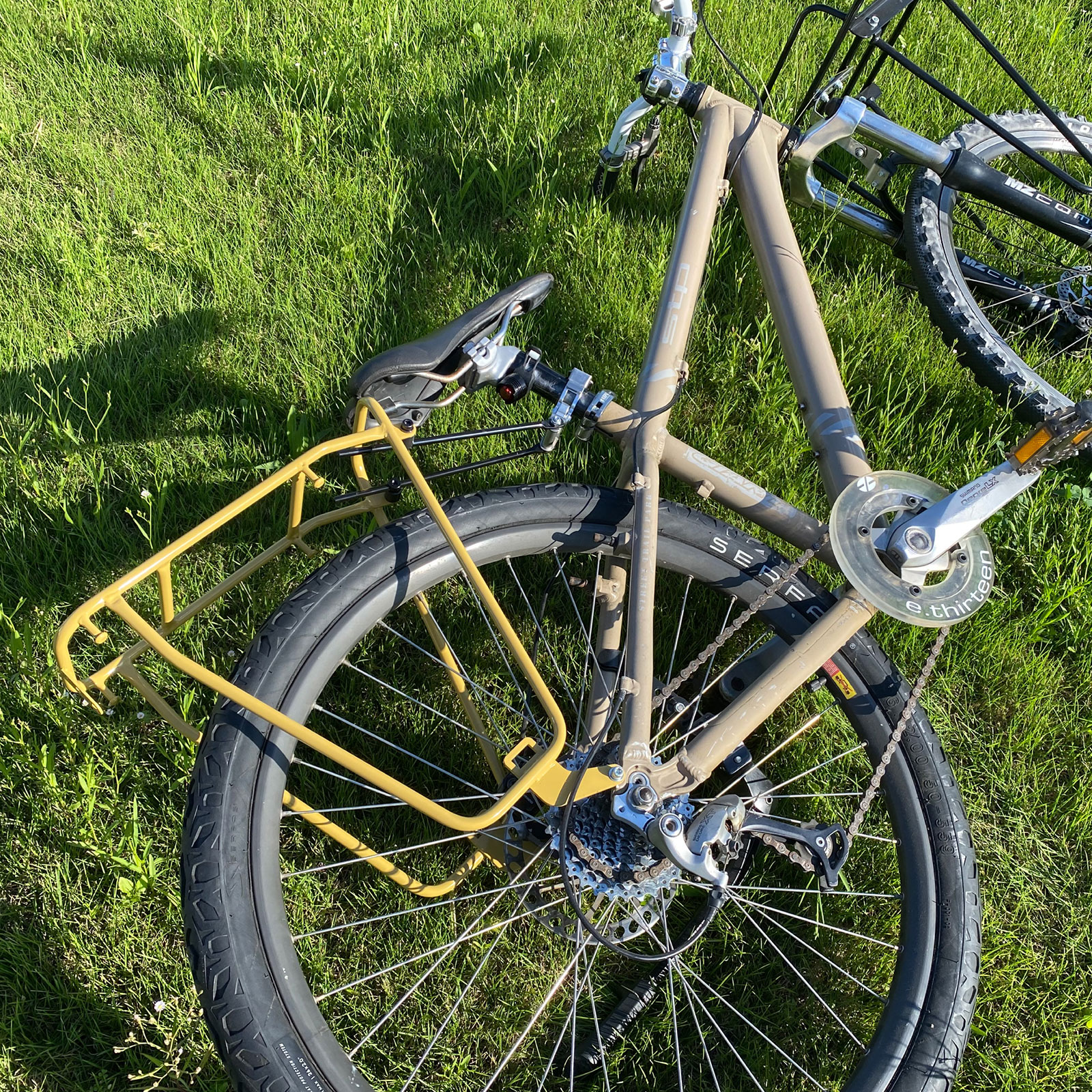 GV-R700 マスタード リアキャリア 鉄製 700C / 27.5インチに対応